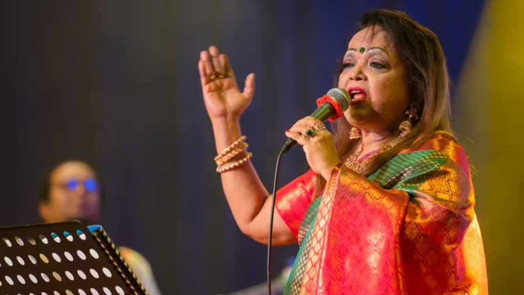 গানের মঞ্চে হঠাৎ অসুস্থ সাবিনা ইয়াসমিন, নেয়া হল হাসপাতালে